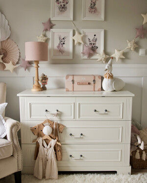 Ines elegant white 4-drawer chest 